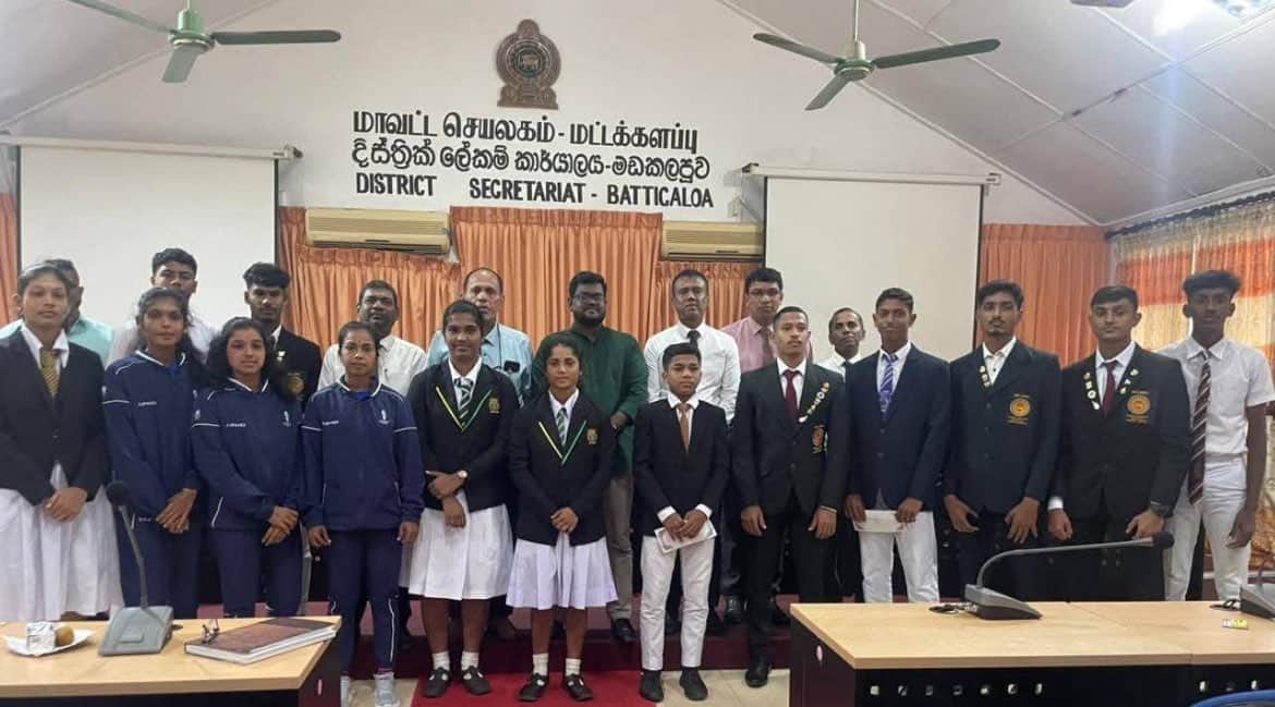 Cheques Awarded to Outstanding Eastern Province School Students